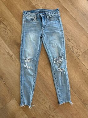 American Eagle Outfitters Light Wash Distressed Skinny Jeans